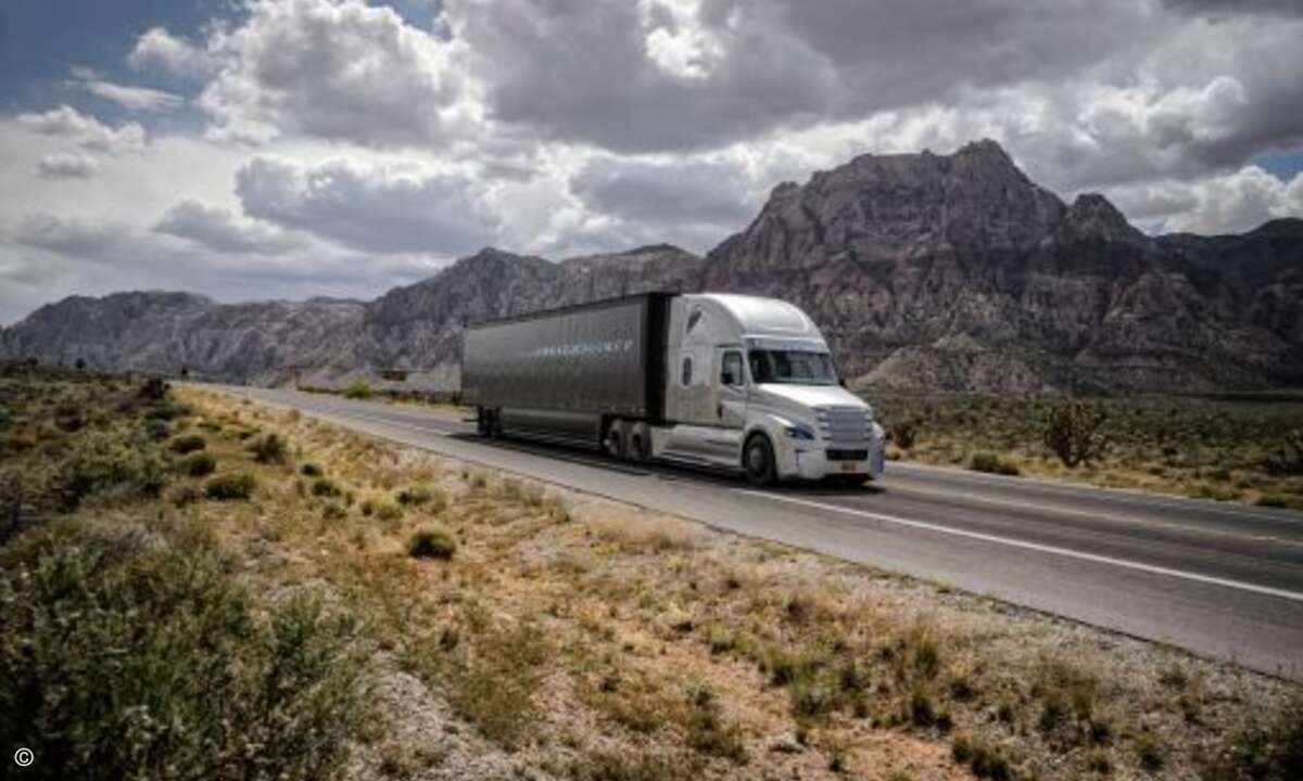 ... kann der Schwergewichtler inzwischen auch schon problemlos alleine auf Tour gehen (Foto: Daimler)