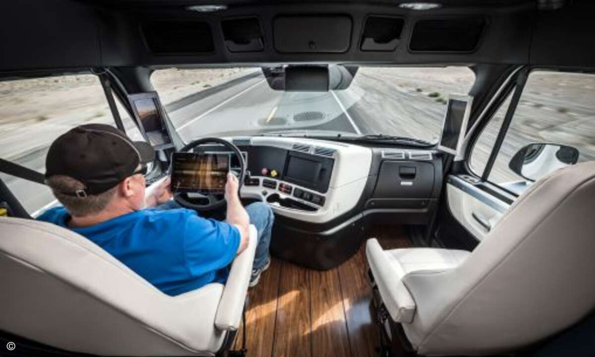 Der Fahrer noch von der letzten Nacht in Las Vegas ... (Foto: Daimler)
