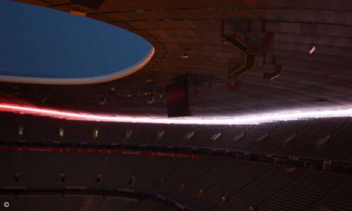 Doch nicht nur für die Außenfassade hat Philips die Beleuchtung überarbeitet. Auch im Innenraum wurde ein LED-Laufband im Oberrang installiert, mit dem ... (Foto: elektroniknet.de)