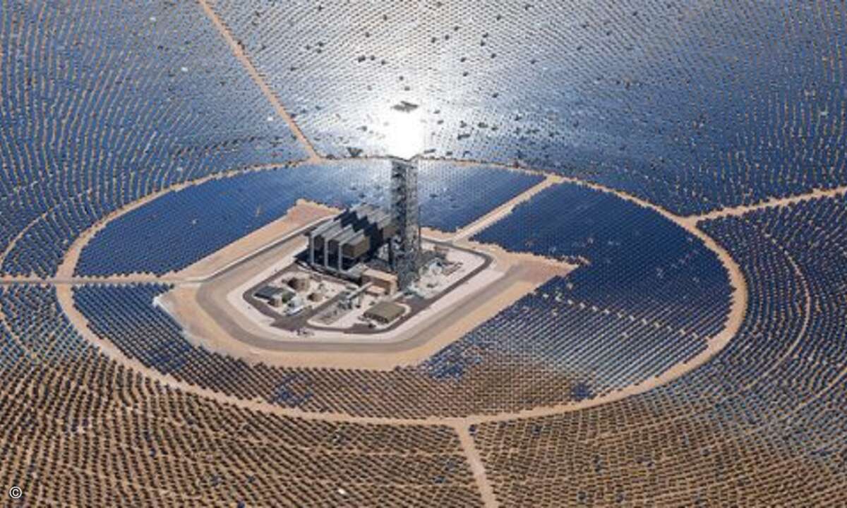 Ein Joint-Venture zwischen dem kalifonischen Unternehmen BrightSource Energy und der Shanghai Electric Group baut in China ein Solarthermikraftwerk. Das »Qinghai Delingha Solar Thermal Power Project« soll am Ende eine Fläche von 25 Quadratkilometer b