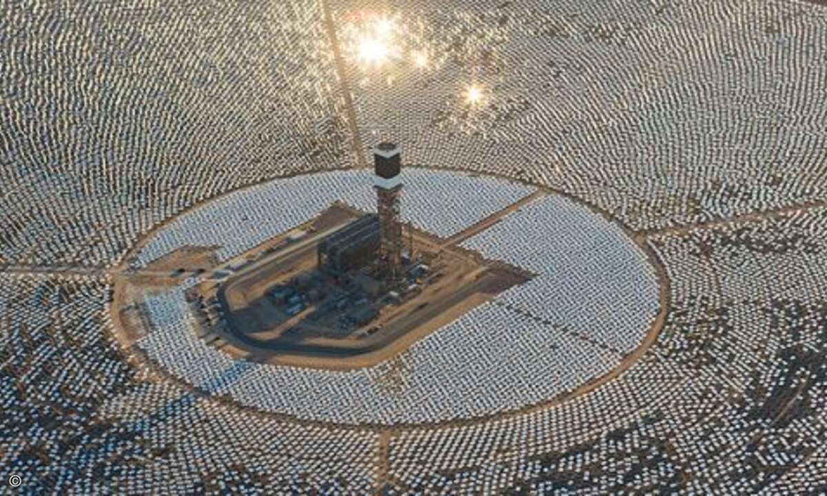 ...14,2 Quadratkilometer. Bei einem Solarthermie-Kraftwerk konzentrieren... (Foto: BrightSource Energy)