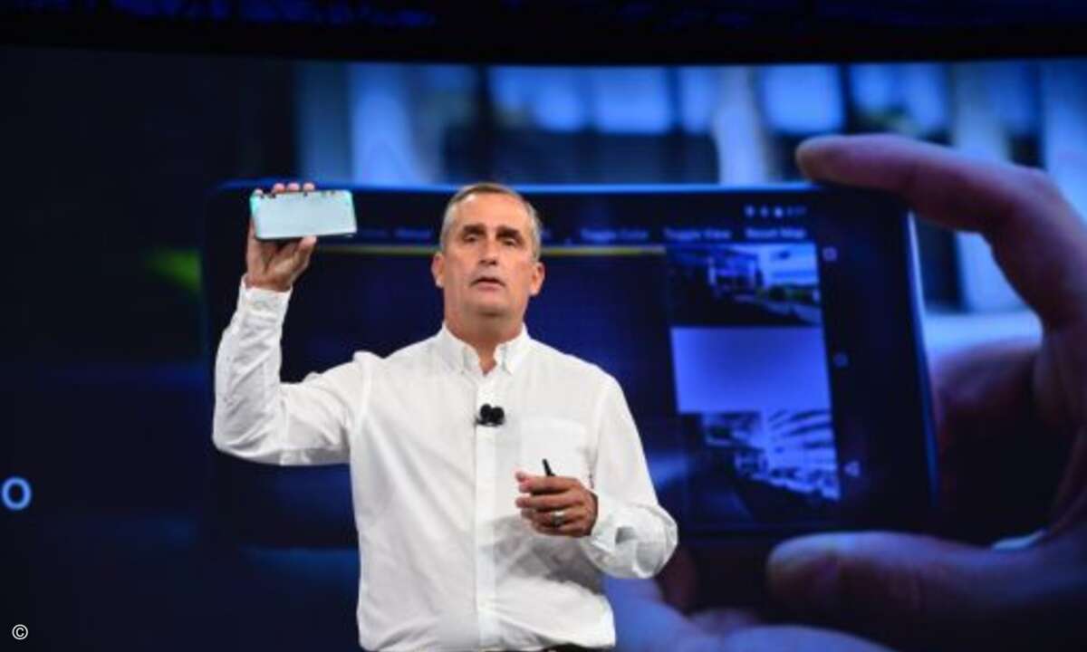 Krzanich präsentiert Neuheiten zur Intel RealSense Technologie, die über eine 3D-Kamera völlig neue Formen der Interaktion ermöglicht (Bild: Intel)