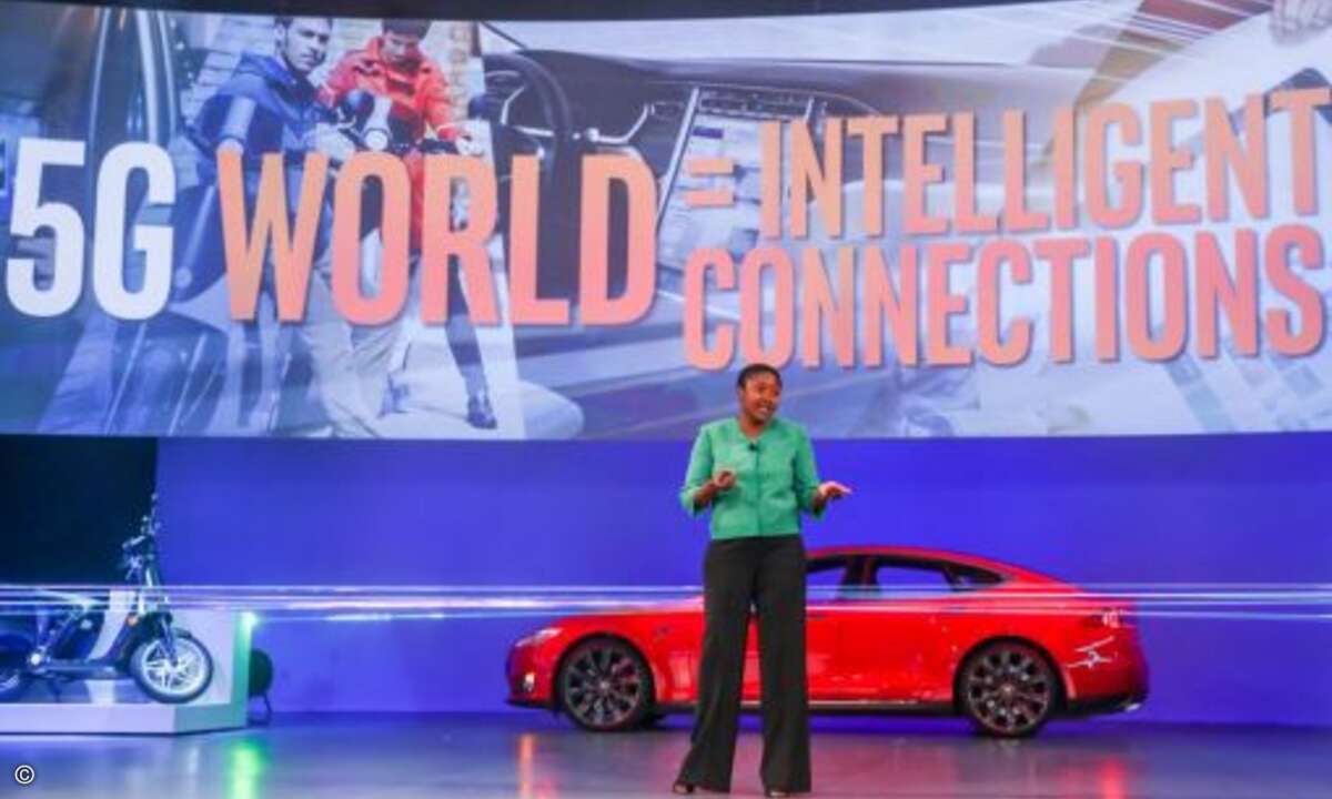 Intel Vice President Aicha Evans erläutert die Bedeutung von 5G für das Internet of Things (Bild: Intel)