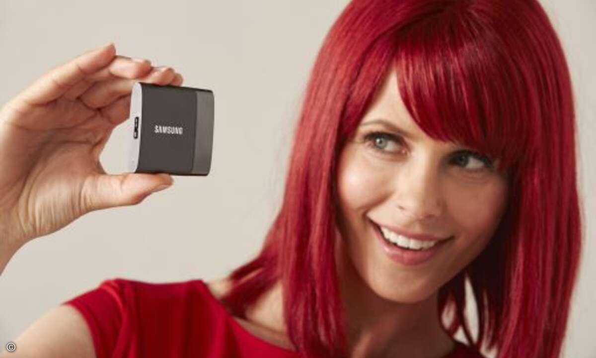 Damit hat Miss IFA auch unterwegs alle Daten sicher parat: Samsung Festplatte Portable SSD T1 (Foto: Messe Berlin)