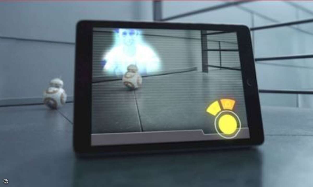 Mit der Smartphone-Kamera kann er aufgenommene Videos als Hologramm abspielen (Foto: Sphero)