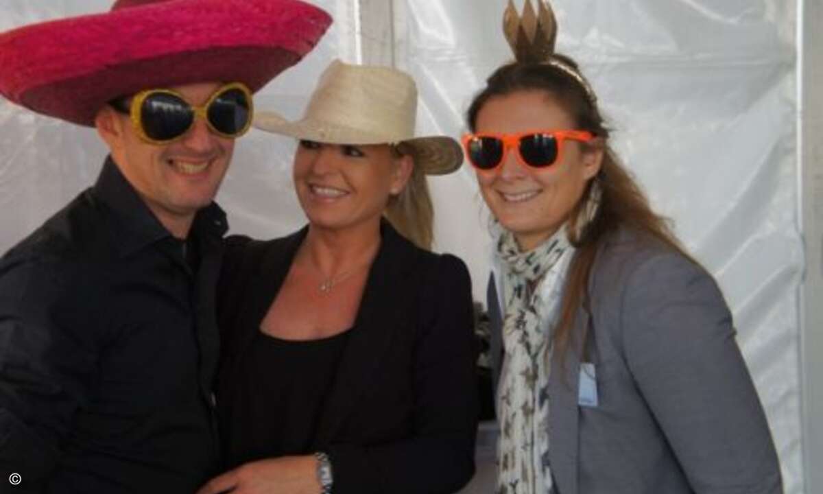 Stefan Rathofer von Kyocera mit den CRN-Girls Carolin Schlüter und Nadine Stiegler
