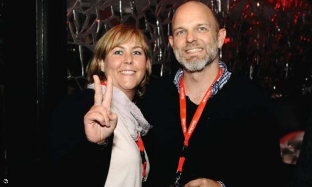 Nadine Rausch (Sandisk)und Michael Lang (Ingram Micro) bringen die gute Laune gleich mit (Foto: Sandisk)