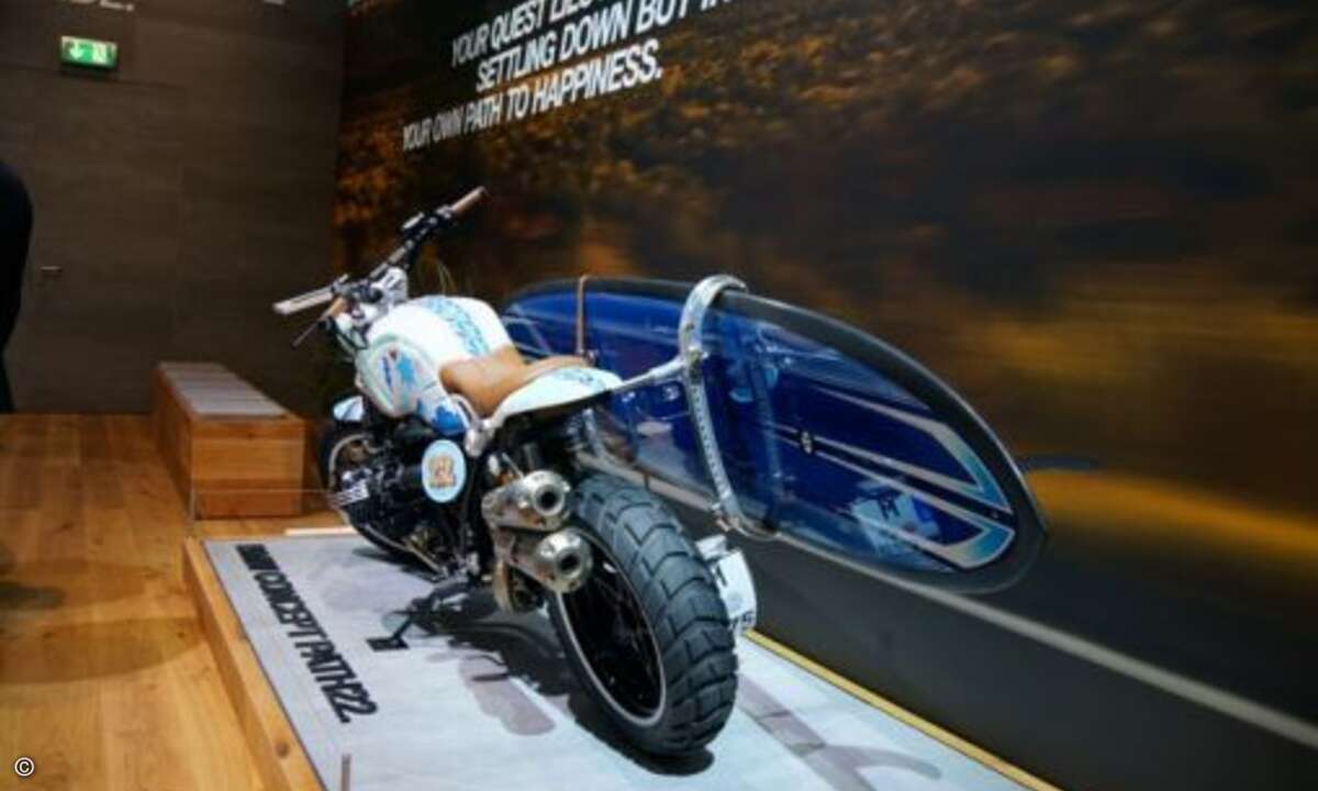 Coole Surfbrett-Motorradstudie von BMW. (Foto: Folker Lück)