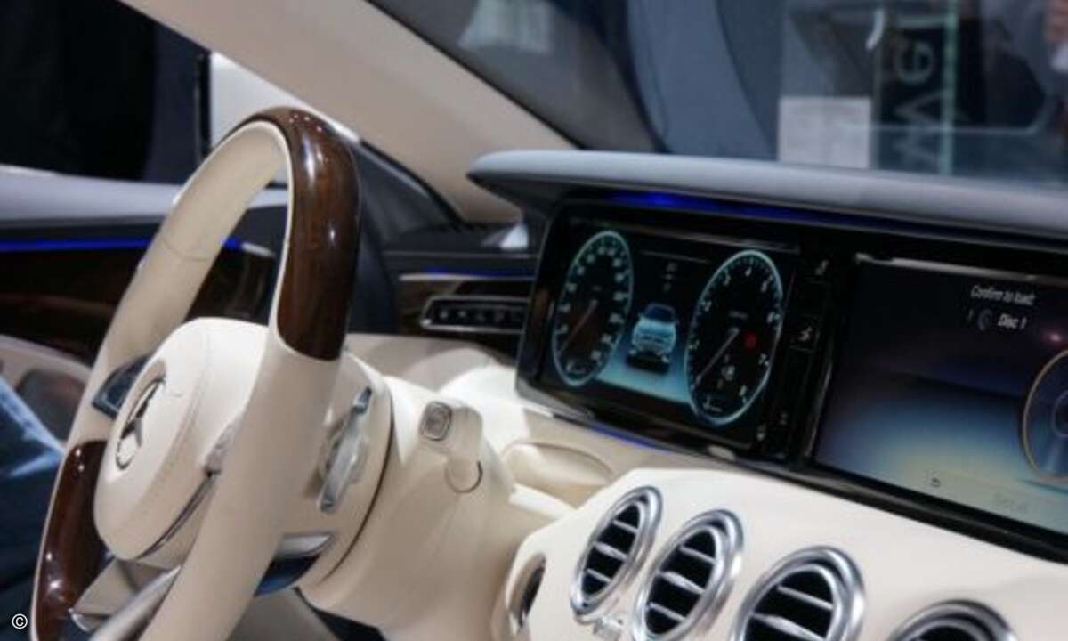 LED-Display statt Analog-Tacho bei Daimler. (Foto: Folker Lück)