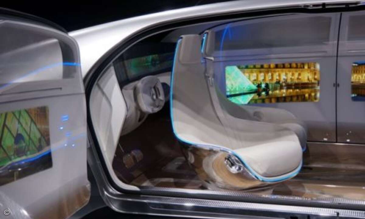 Willkommen im Mercedes-Cockpit der Zukunft. (Foto: Folker Lück)
