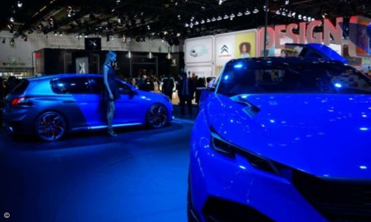 Blue Hour bei Peugeot. (Foto: Folker Lück)