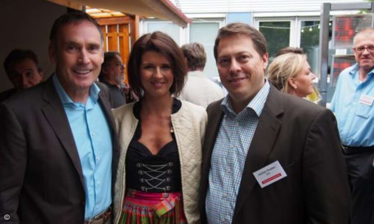 Kurt Skupin, Chef der WEKA Mediengruppe München zusammen mit Bea Köhler (Ingram Micro) und Jochen Poetter (IBM) (Foto: CRN)