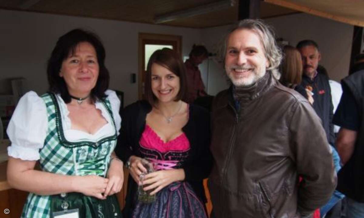 Ute Beyer (CRN) posiert mit Josef Vistola von F5 Networks und Tanja Diehl von Acronis für die Kamera (Foto: CRN)