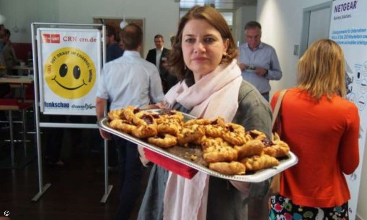 Andrea Fellmeth-Schlesinger (CRN) sorgt für das leibliche Wohl der Teilnehmer (Foto: CRN)