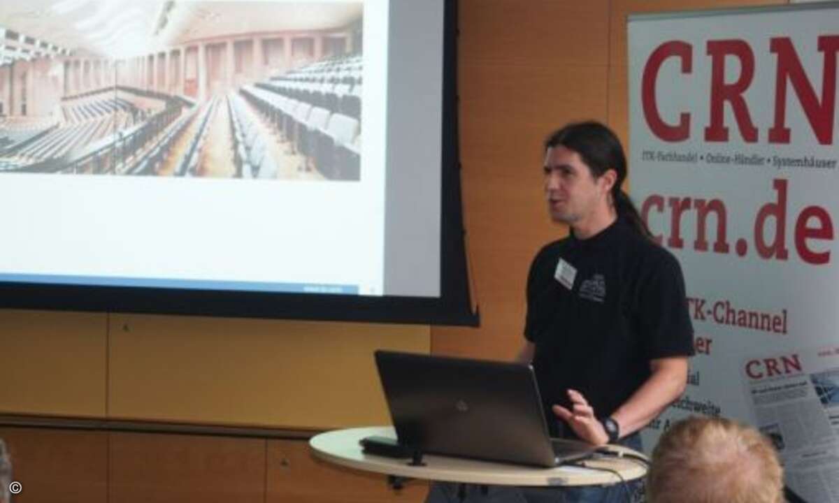 Guido Paliot erzählte, wie Thinking Objects innerhalb von elf Tagen ein WLAN-Projekt für 900 Clients umsetzte (Foto: CRN)