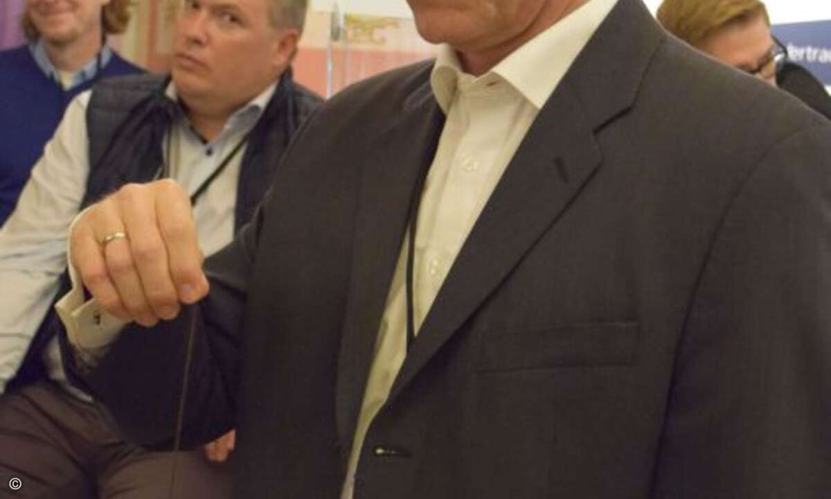 Apropos Channel: In esoterischen Kreisen steht dieses Wort ja für Medium. Cloud-Direktor Werner Grum von Ingram Micro pendelt denn schon mal die Chancen für seinen Cloud-Marktplatz aus. Mit dem Ergebnis, … (Foto: CRN)