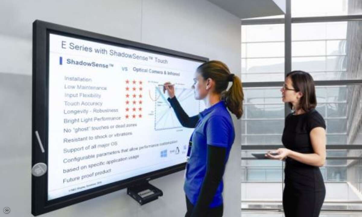 Die Rolle von Interaktivität
Geräte mit Touch-Funktion kommen immer häufiger zum Einsatz. Allerdings spielt bei interaktiven Lösungen neben der Hardware auch die Software eine entscheidende Rolle. Hier gibt es verschiedene Angebote, die sich oft