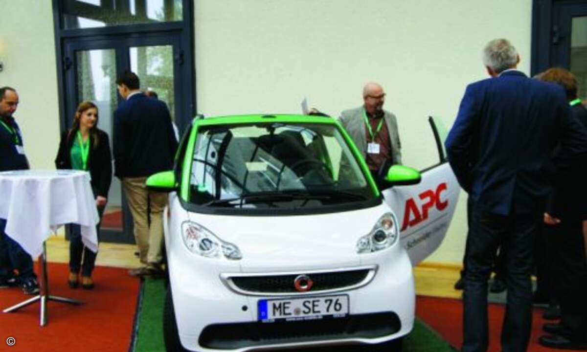 Dieses E-Smart Cabrio wird am 31. Dezember unter den Partnern von APC by Schneider Electric verlost (Foto: CRN)