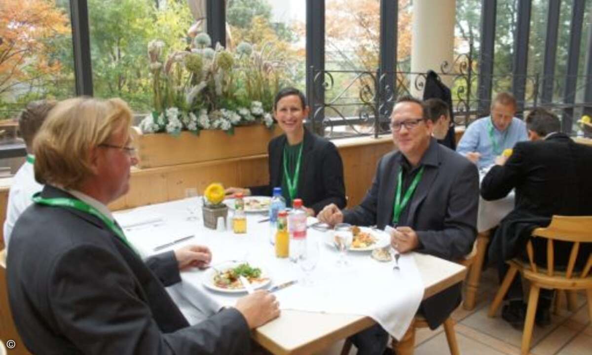 Schnell noch fürs Foto posieren, dann darf endlich gegessen werden (Foto: CRN)