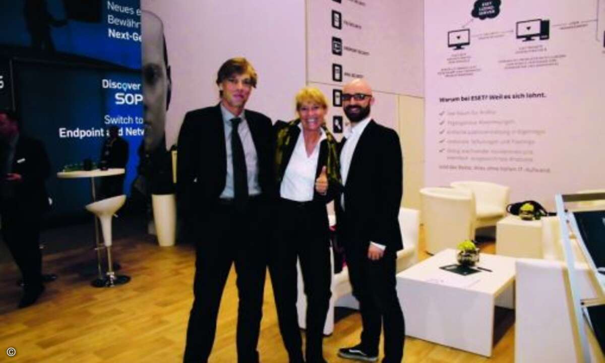 Daumen hoch für eine gelungene Messe: Claudia Ketzer mit Maik Wetzel (links) und Thomas Uhlemann (alle Eset) (Foto: CRN)