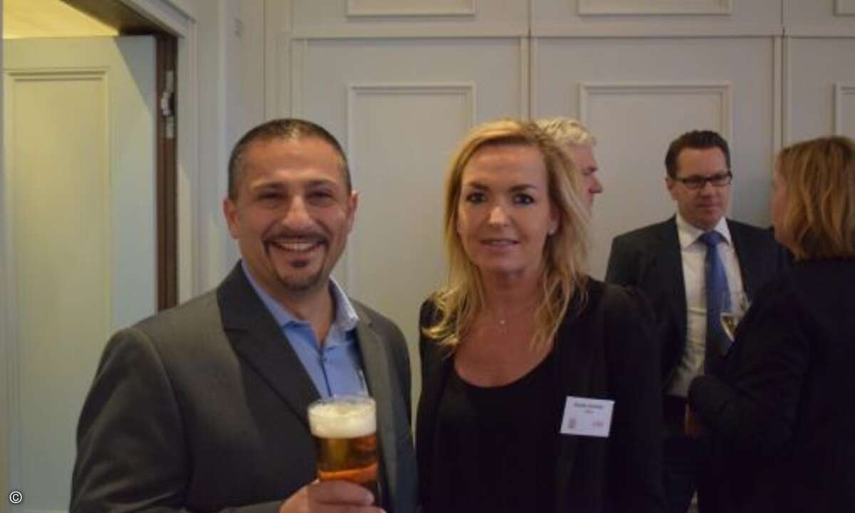 Ecevit Güneser von Tarox mit Carolin Schlüter (CRN)(Foto: CRN)