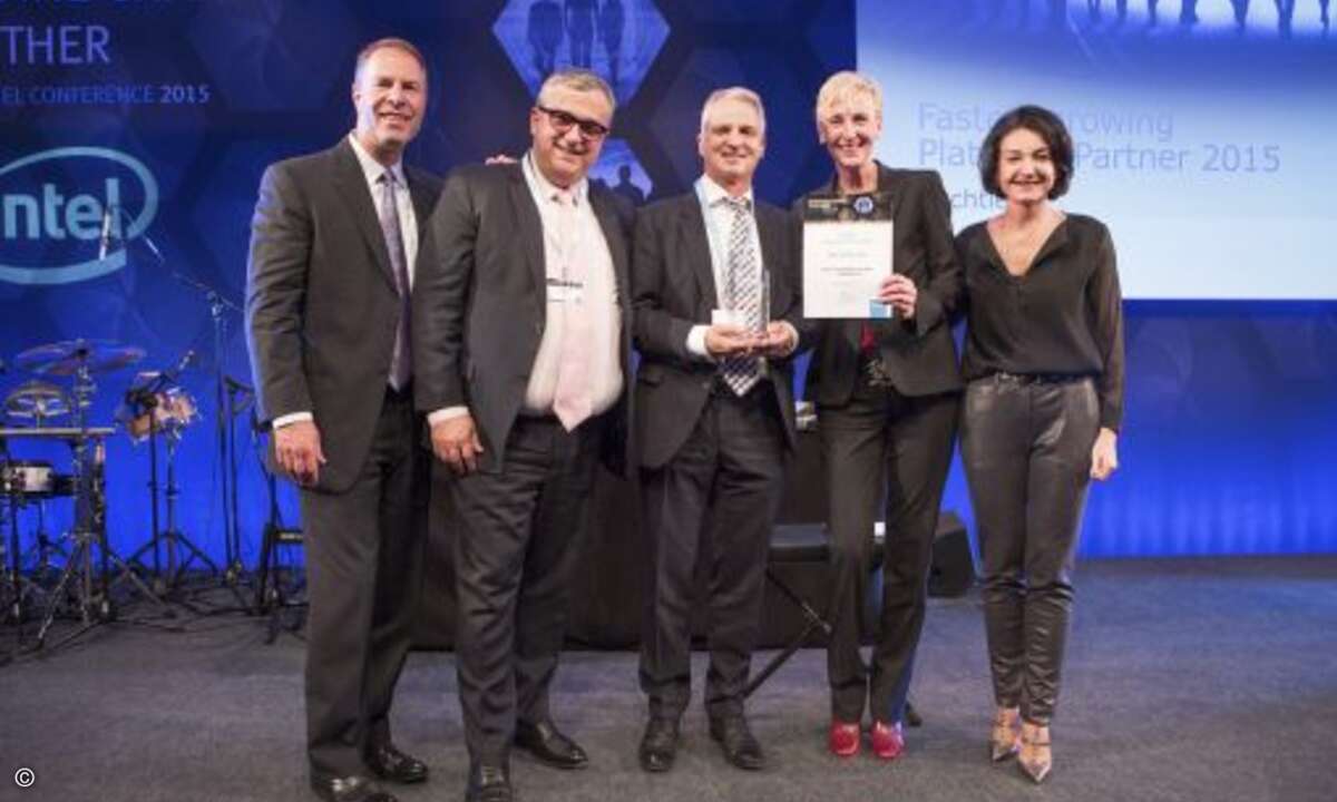 Bechtle wurde als »Fastest Growing Platinum Partner« ausgezeichnet - Gerhard Marz (Mitte) nahm den Anward entgegen (Foto: EMC)