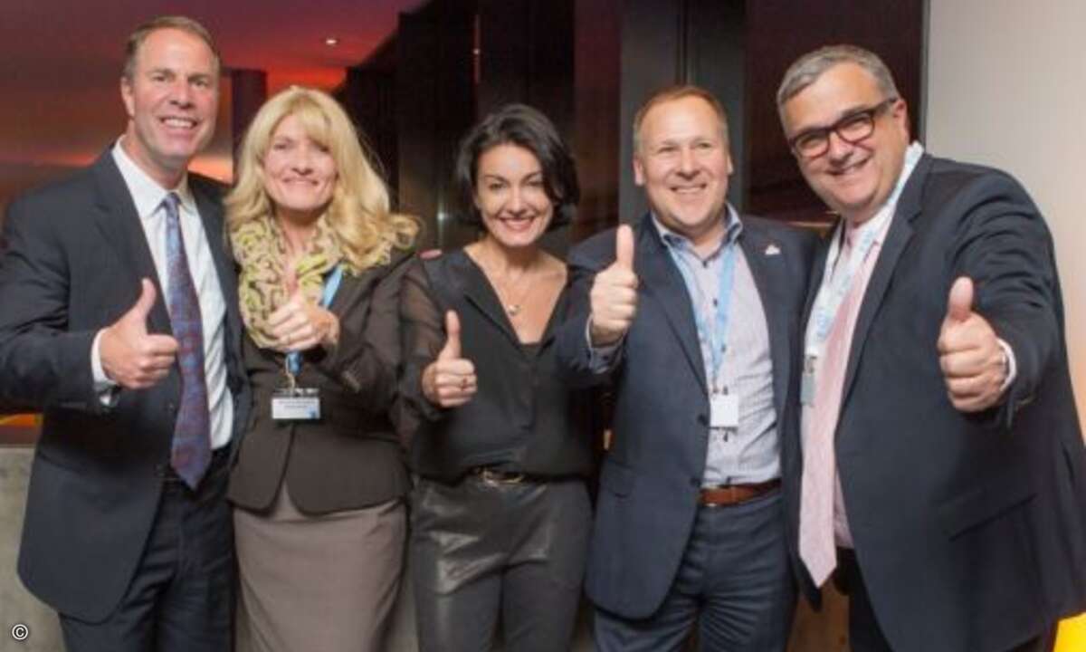 Daumen hoch für eine gelungene Veranstaltung: Gregg Ambulos (EMC), Manuela Schüller (Orchestra Service), Diana Coso (EMC), Dietmar Ulrich (Orchestra Service) und Philippe Fossé (EMC) (Foto: EMC)