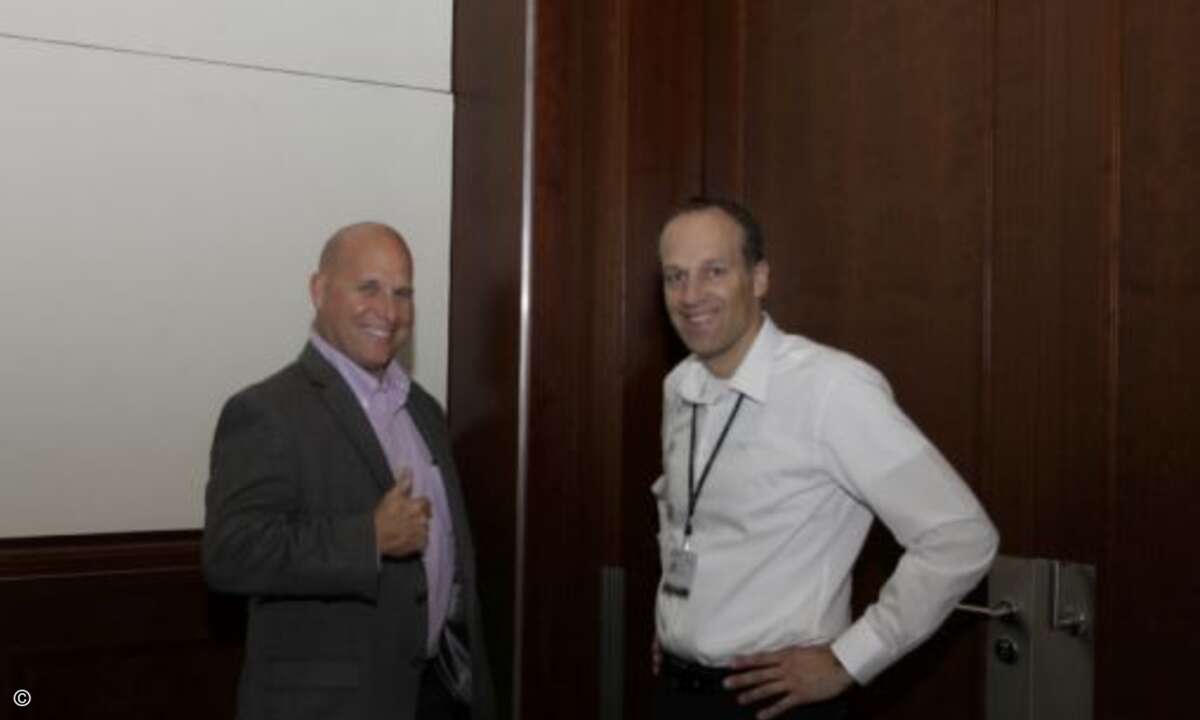 GWAVA CIO Jared Allen im Gespräch mit Gert Lantinga Technical Director GWAVA EMEA (Foto: GWAVA)
