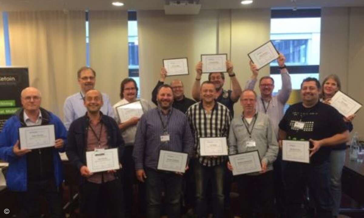 Die stolzen Teilnehmer der Schulung für die Archivierungslösung Retain durften sich nach erfolgreichem Training samt Prüfung Retain Certified Engineer nennen (Foto: GWAVA)
