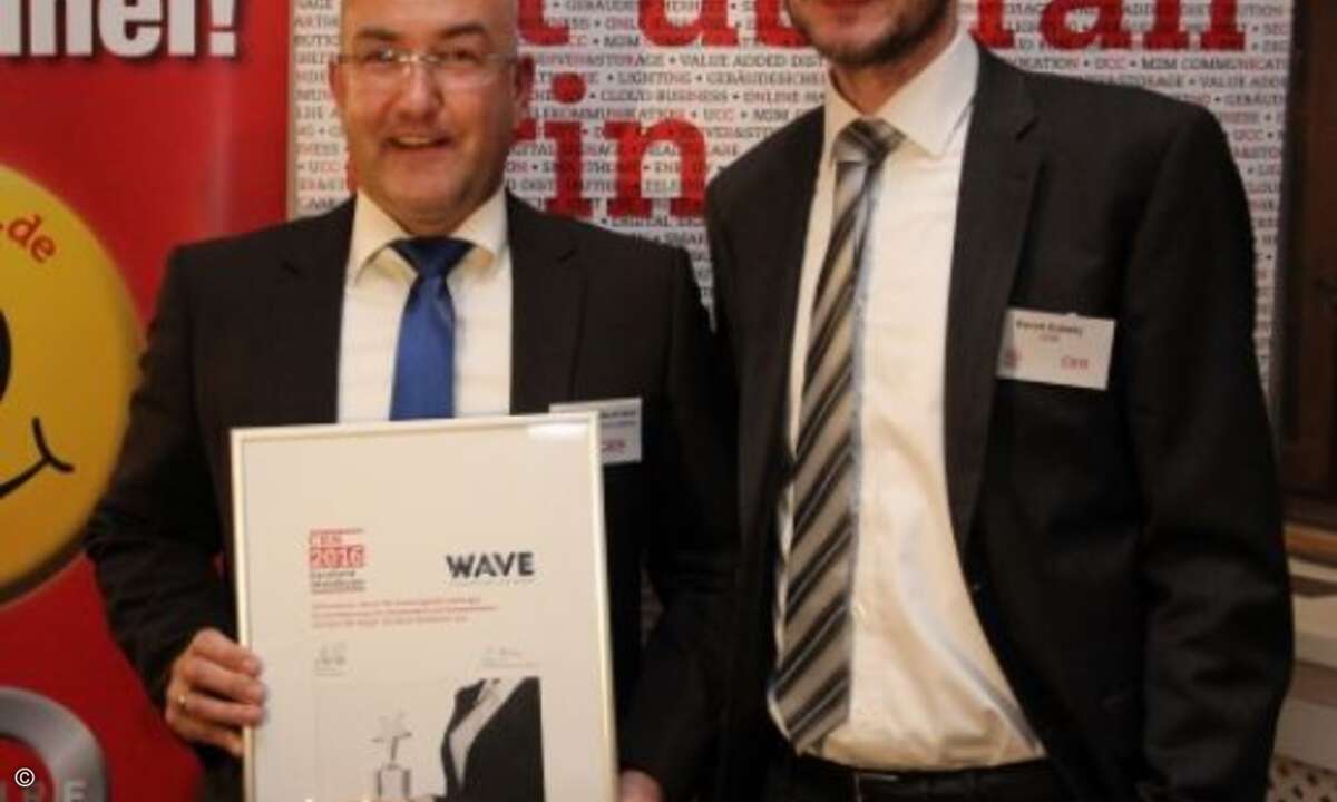 Wave - Note 2,32
Alexander Bachmann (links) von Wave mit Daniel Dubsky (CRN) (Bild: CRN)