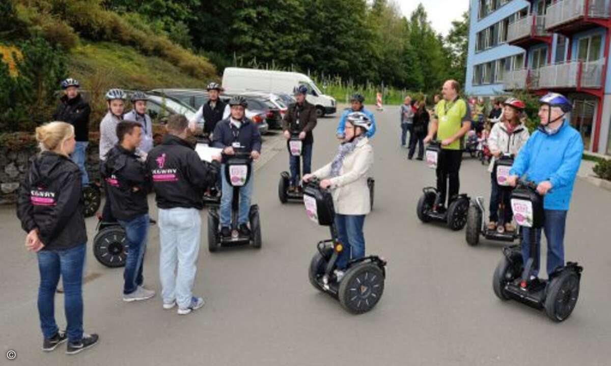 Mit Segways ging es durch die Landschaft von Zeulenroda (Foto: emendo)