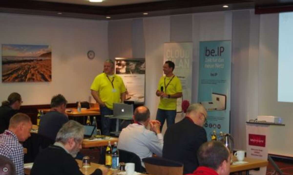 Bernd Büttner, Director Strategic Marketing, und Jochen Bräunlein, Director Sales Channel, gaben in einer Keynote einen kurzen Über- und Ausblick zur All-IP-Umstellung (Foto: CRN)