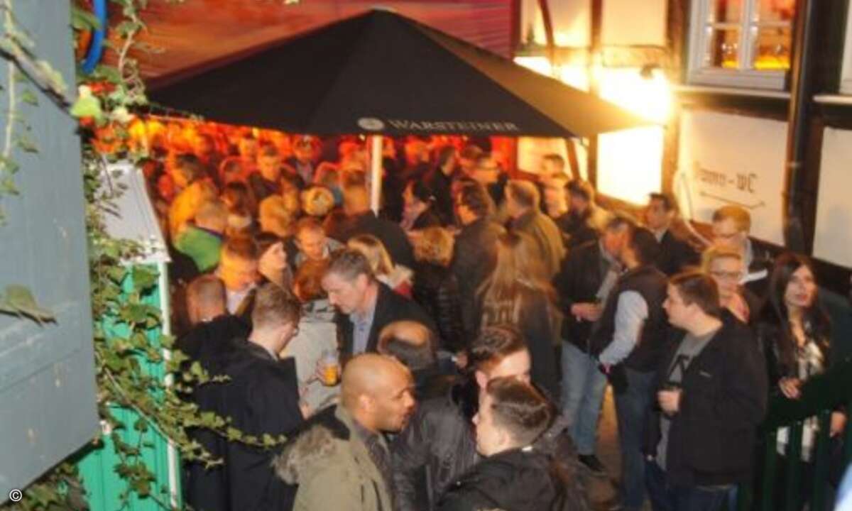 Die Also-Gäste feierten wieder im Biergarten Christ auf der Kirmes (Bild: CRN)