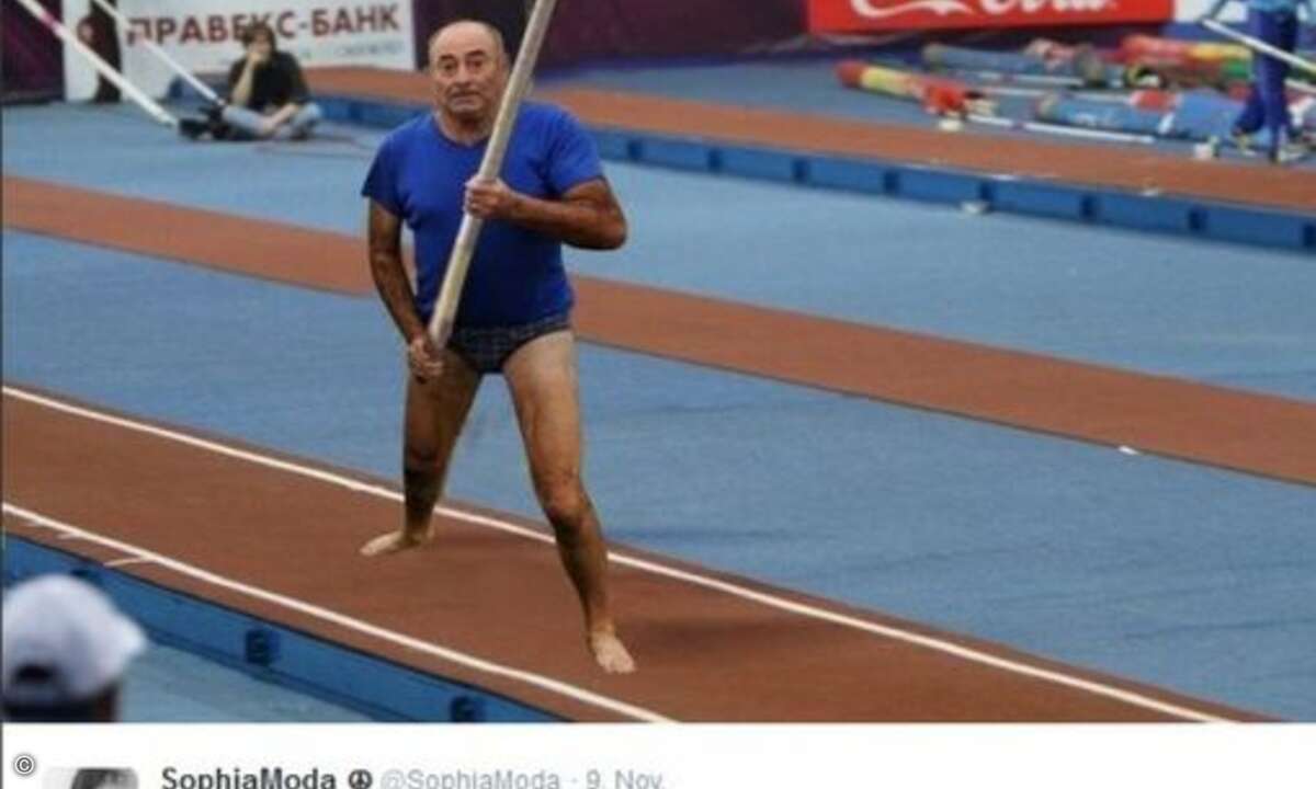 Ob sich der Stiel auch für Stabhochsprung eignet? (Foto: Screenshot - Twitter.com)