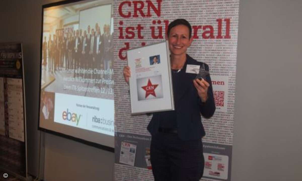 Genau wie für Karin Hernik von APC, die mit ihren Awards um die Wette strahlt (Foto: CRN)