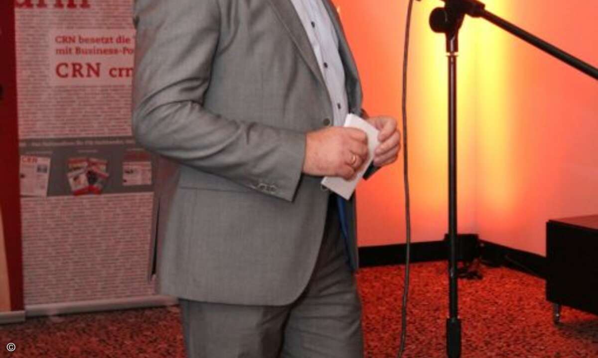 CRN-Chefredakteur Martin Fryba leitete die Preisverleihung ein (Foto: CRN)