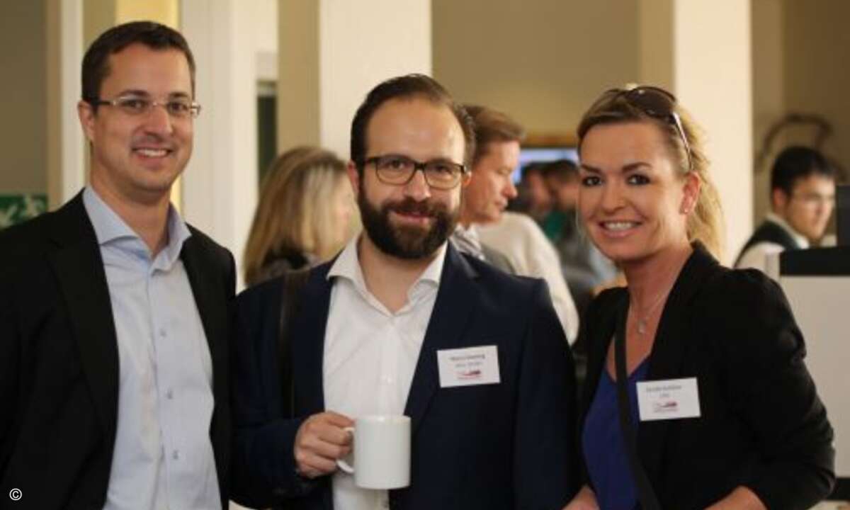 Dominic Mein von BenQ, Marco Goehring vom CRN-Partner Ebay und Carolin Schlüter von der CRN lächeln in die Kamera (Foto: CRN)