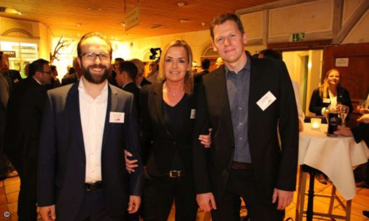 ... während Caro Schlüter von Marco Göhring und Juri Stobbe (beide Ebay) eingerahmt wurde (Foto: CRN)