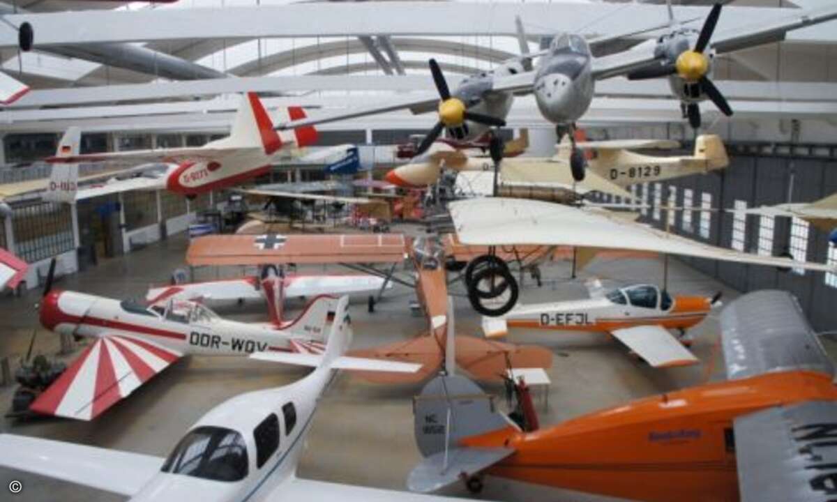 Flugzeuge über Flugzeuge: Für Luftfahrtfreunde bot sich ein äußerst faszinierendes Ambiente (Foto: CRN)