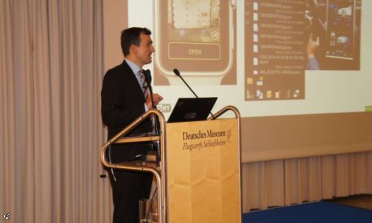 Stefan Thiel von Eset lieferte mit »Wenn der Kühlschrank das Auto lenkt -  Das Internet der Dinge« interessante Denkansätze und gute Unterhaltung (Foto: CRN)