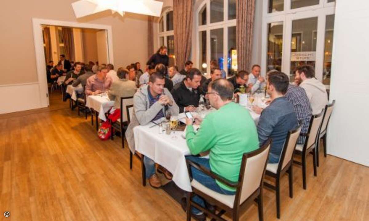 Spannende Gespräche, gutes Essen und ausgelassene Stimmung, gab es beim abendlichen Come-Together (Foto: CPN)