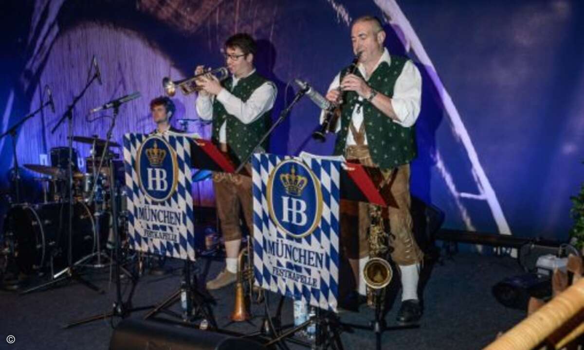 … mit zünftiger Blasmusik (Foto: NetApp)