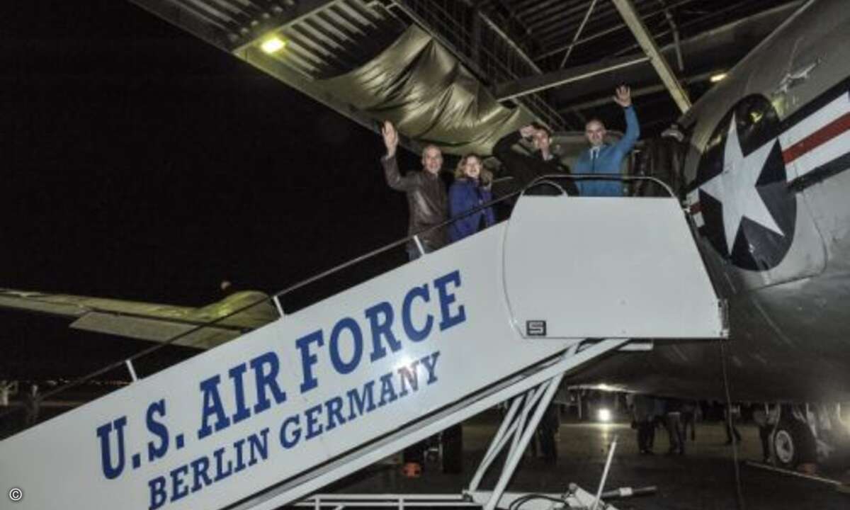 Während der Feier auf dem Gelände des Flughafens Tempelhof gab es die Gelegenheit, sich einige alte Maschinen mal etwas näher anzuschauen (Foto: NetApp)