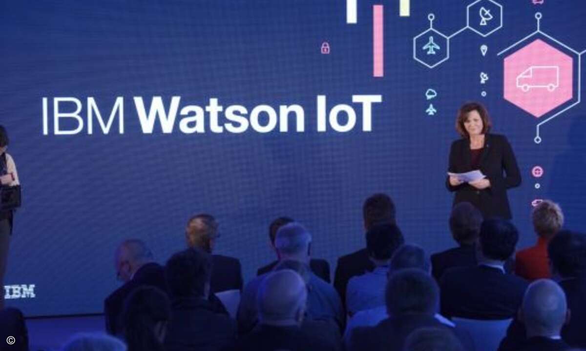 Ministerin Ilse Aigner vertrat Horst Seehofer, der per Videobotschaft die neue Partnerschaft von Big Blue und Weiß-Blau hervorstrich (Bild: IBM)