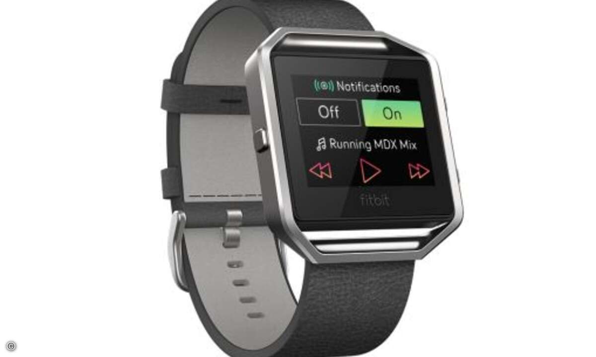 Mit dem Smartphone verbunden kann die Blaze auch Benachrichtigungen anzeigen und die Musikwiedergabe steuern (Foto: Fitbit)
