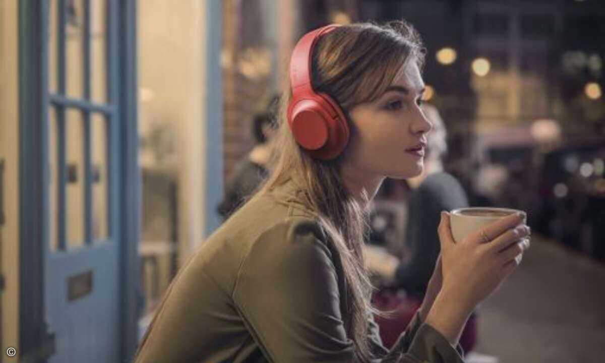 Sony präsentiert neue kabellose Bügelkopfhörer in markanten Farben (Bild: Sony)
