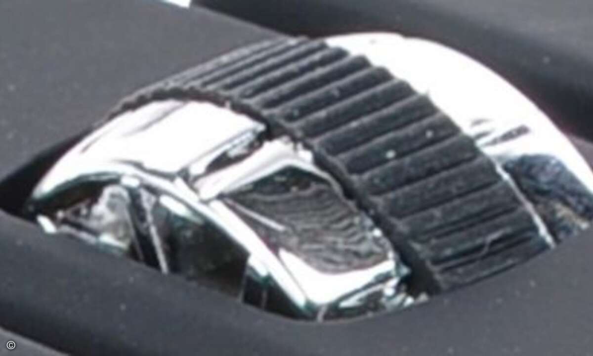... über das griffige Scrollrad... (Foto: Sandberg)