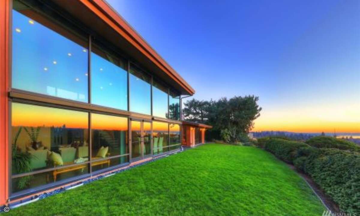 Der künftige Besitzer wird wie jetzt noch der Microsoft-CEO einen fantastischen Ausblickt ... (Foto: NWMLS / Windermere Real Estate / Redfin)