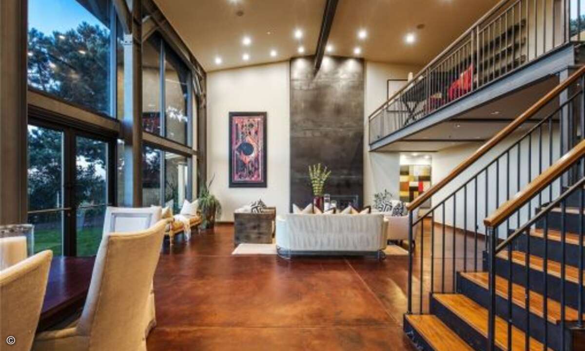 Nadella hat das Haus ziemlich stilvoll eingerichtet (Foto: NWMLS / Windermere Real Estate / Redfin)