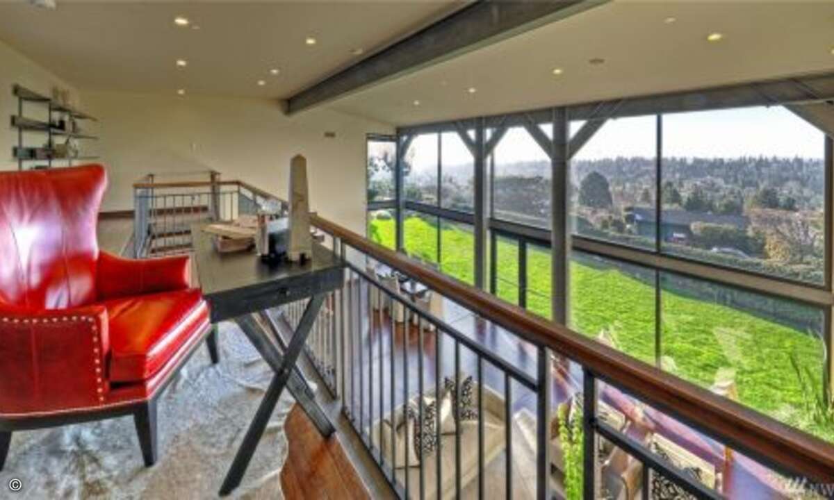 Insgesamt gibt es 376 Quadratmeter Wohnfläche (Foto: NWMLS / Windermere Real Estate / Redfin)